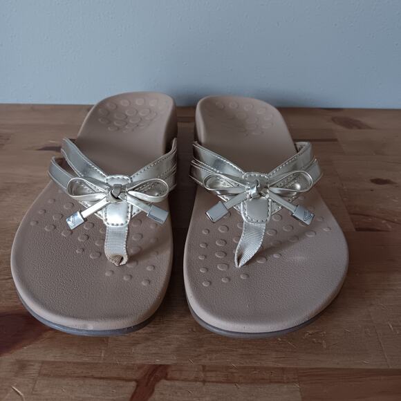 Vionic Women's Bella X Toe Post Sandals Gold Patent Leather With Bow 7 M - Picture 2 of 9